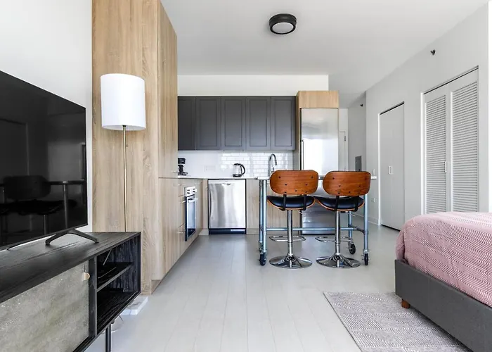 W Loop W Gym Pool Coworking Nr Uic Chi-397